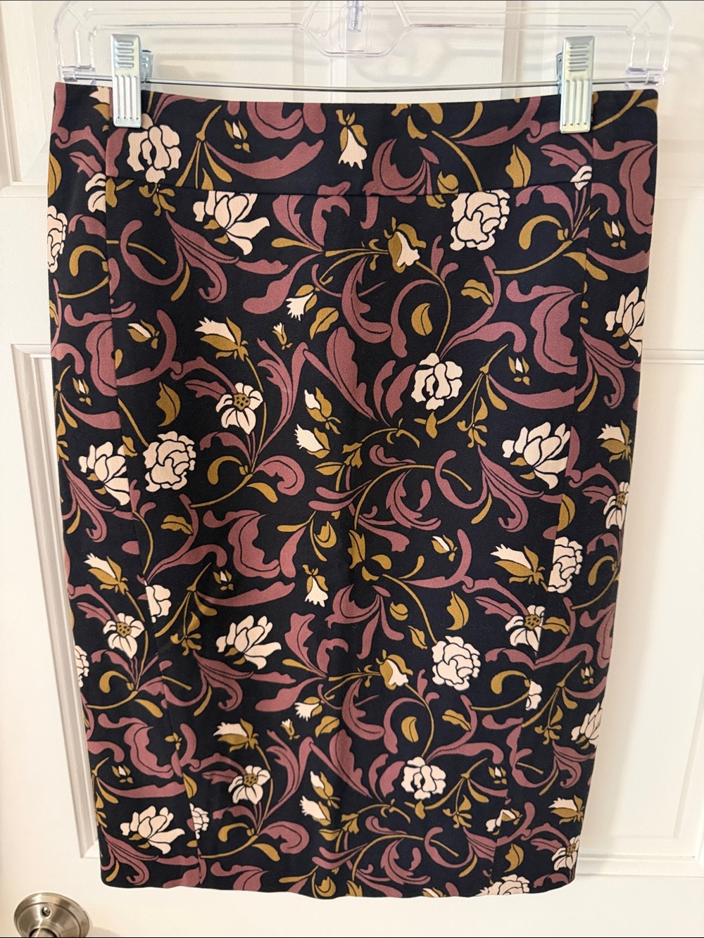 LOFT Black & Plum Moody Floral Cotton Pencil Skirt Size 2
